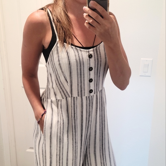 Flowy Jumpsuit - Picture 2 of 7